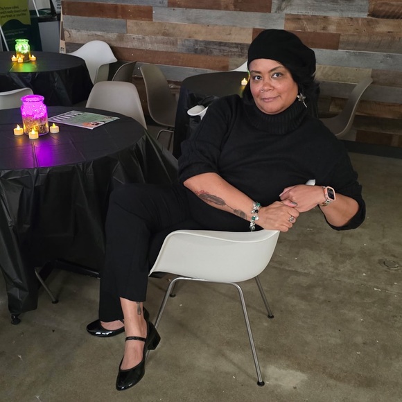 Meet your Posher, Nikima - Picture 2 of 3